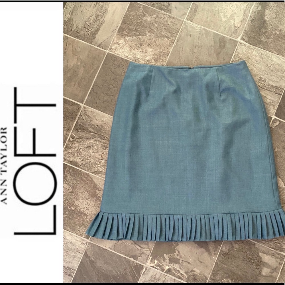 ✨Ann Taylor Loft Pleated Hem Skirt✨